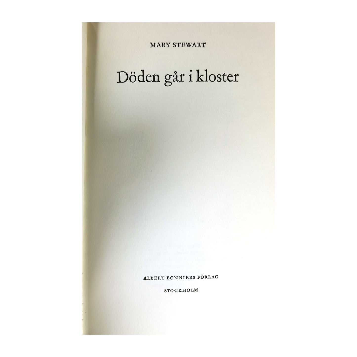 Mary Stewart: Döden Går I Kloster