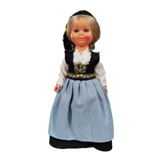 Icelandic National Costume 3: Skautbúningur: Festive Dress