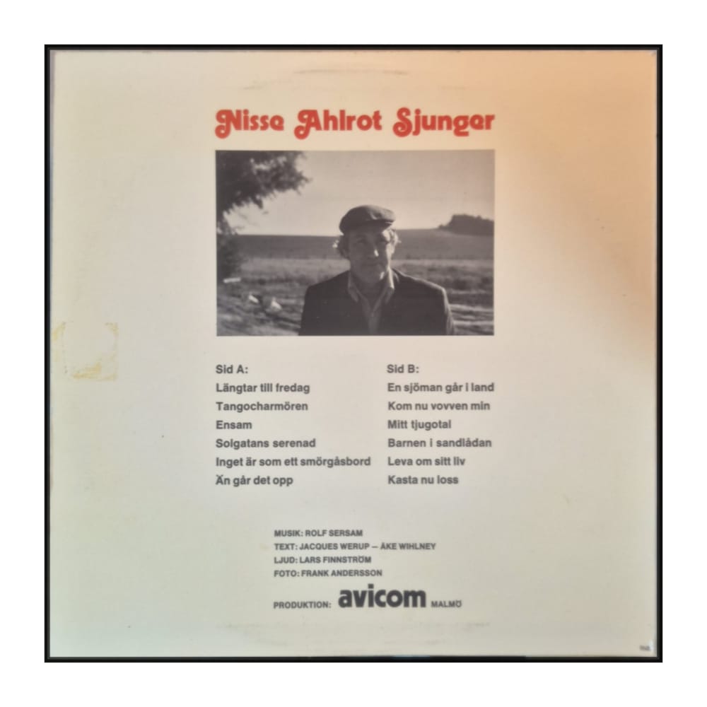 Nisse Ahlrot: Nisse Ahlrot Sjunger